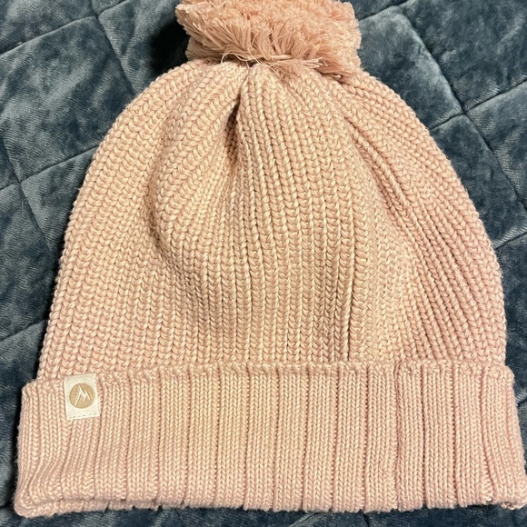 Ladies OSFA Marmot Cream Ribbed Knit Hat - Picture 1 of 5